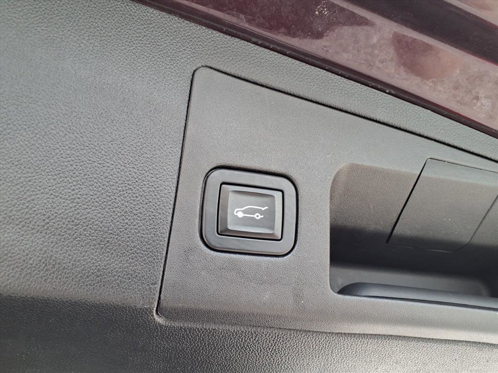 Used 2018 Cadillac XT5 Luxury w/ Driver Awareness Package image 8