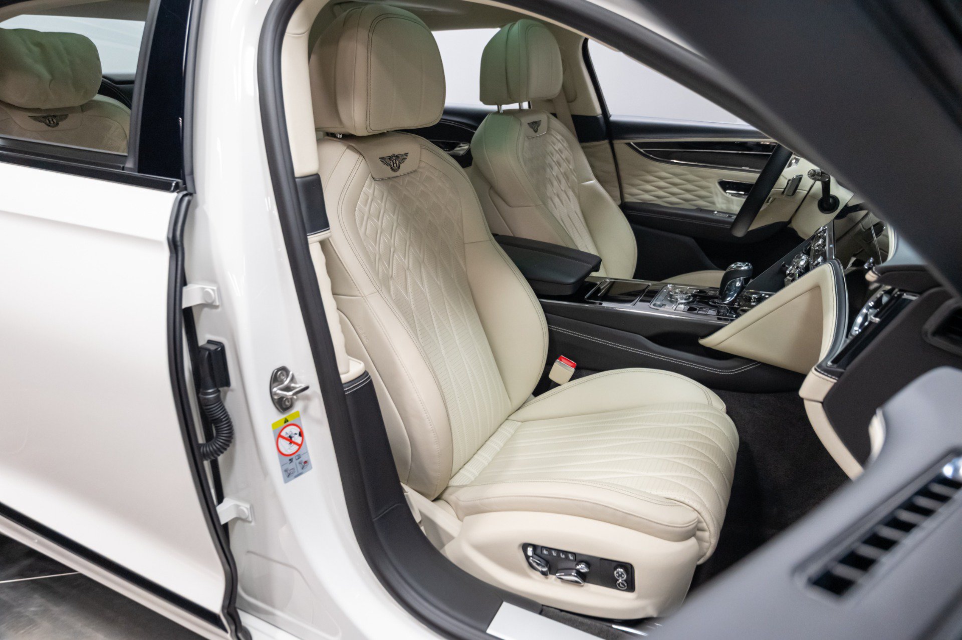 Used 2021 Bentley Flying Spur W12 AWD/4WD image 46