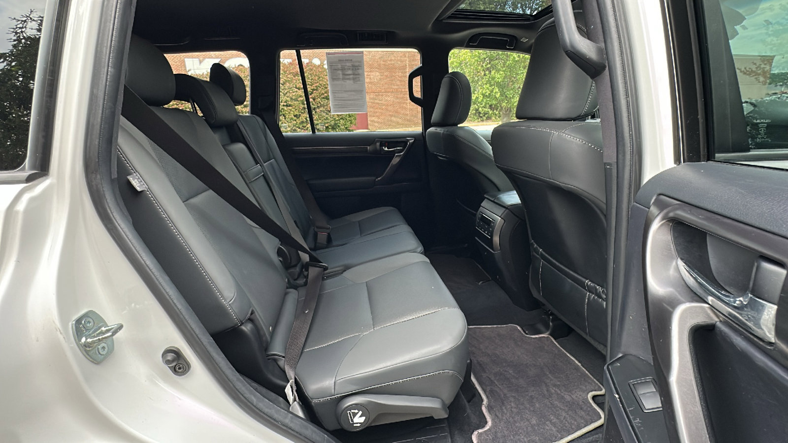 Used 2022 Lexus GX 460 image 25