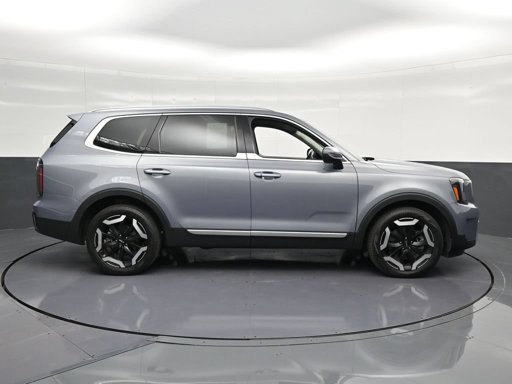 Used 2025 Kia Telluride EX FWD image 4