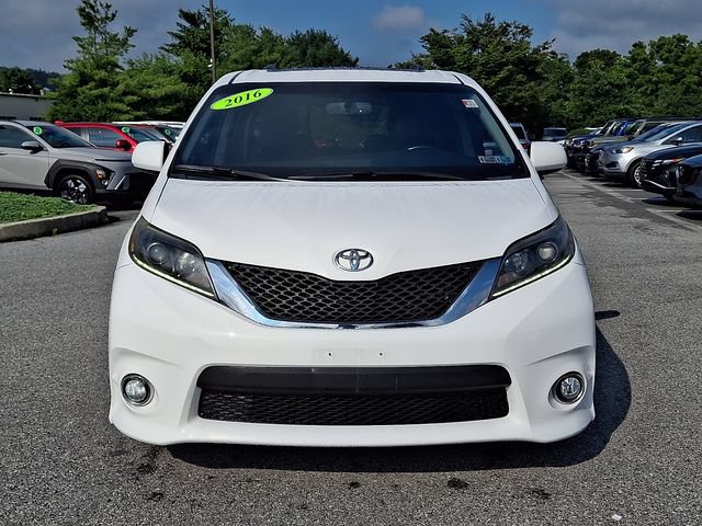 Used 2016 Toyota Sienna SE w/ SE Preferred Package FWD image 2