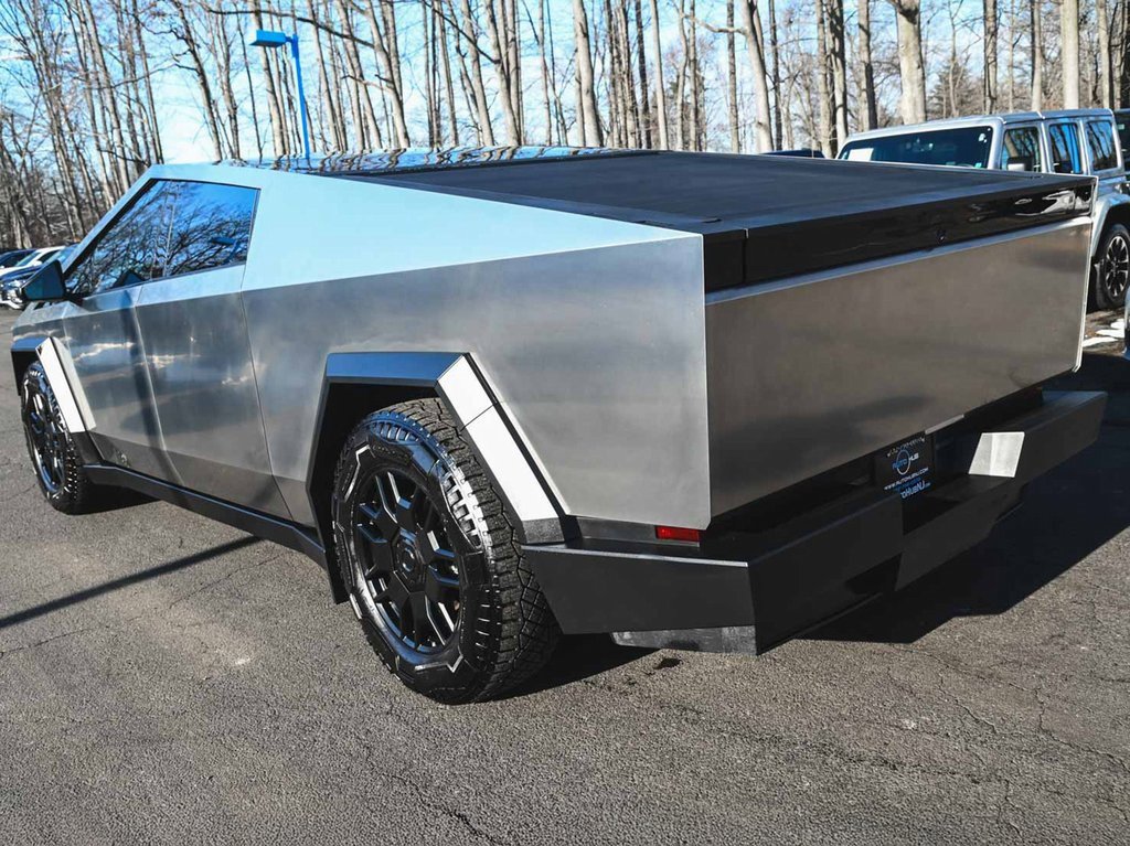 Used 2024 Tesla Cybertruck AWD Crew Cab image 4