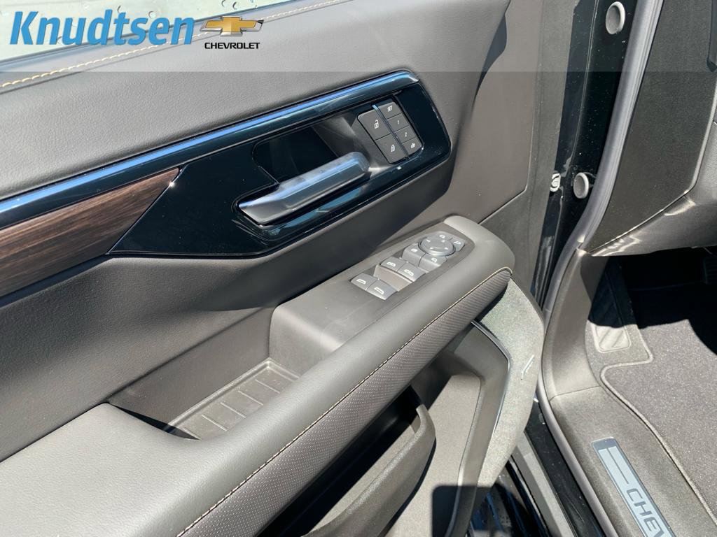 New 2026 Chevrolet Suburban Premier AWD/4WD image 20