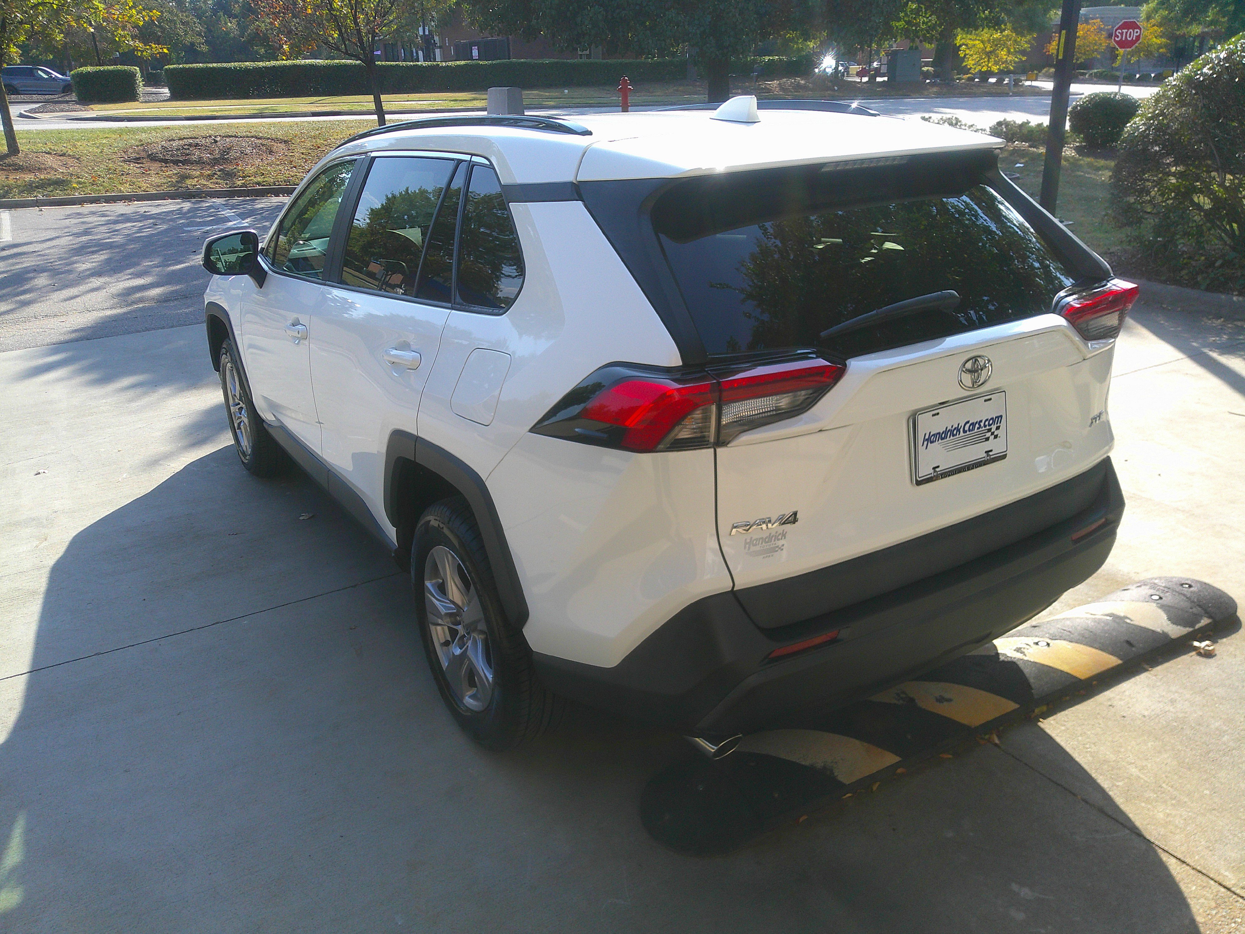 Used 2022 Toyota RAV4 XLE image 10