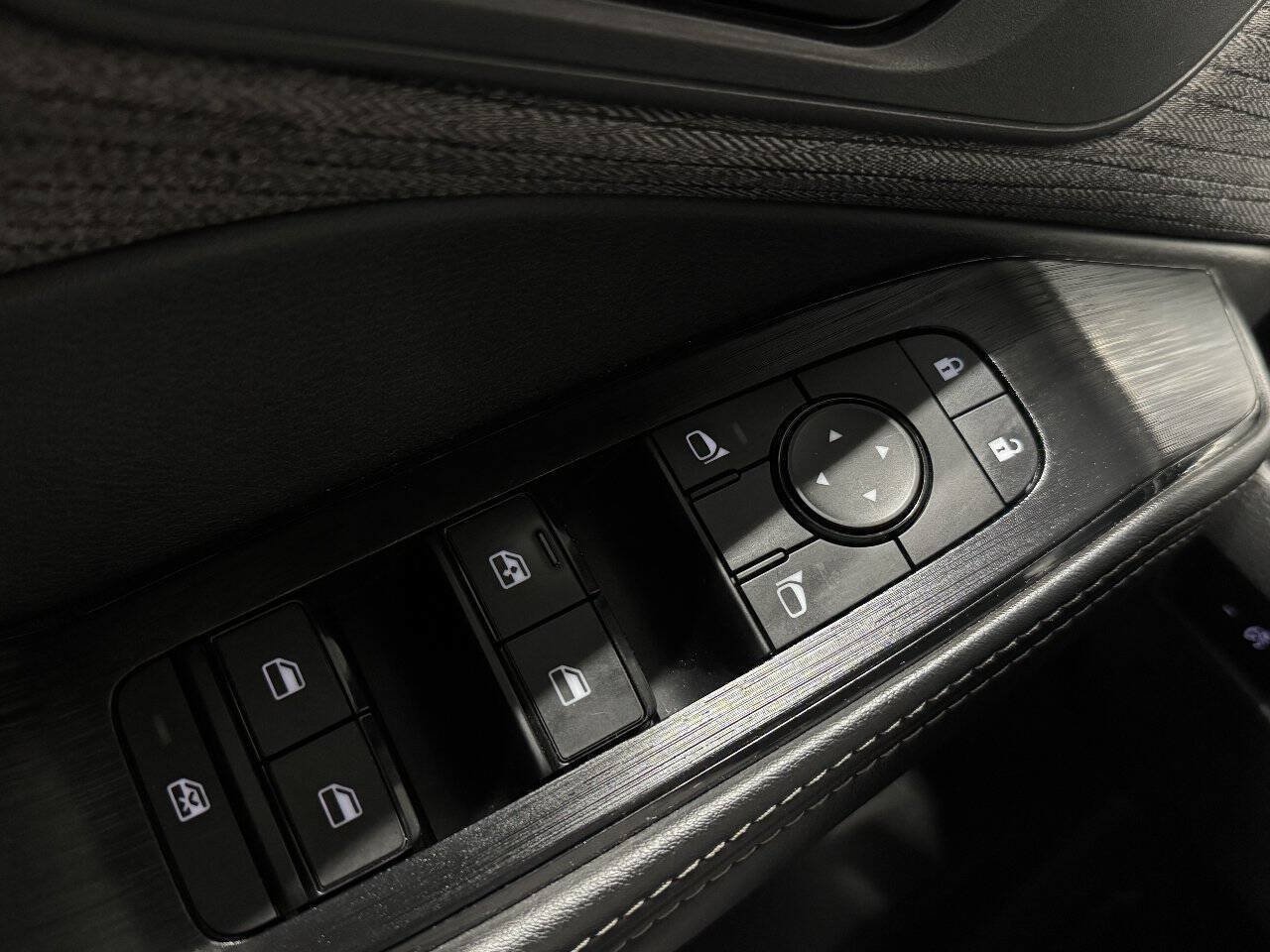 Used 2021 Nissan Rogue S AWD/4WD image 22