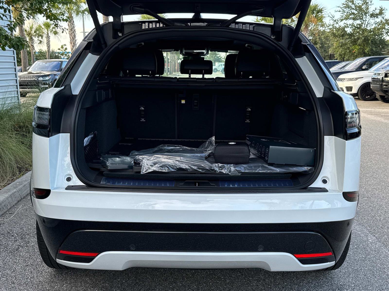 New 2026 Land Rover Range Rover Velar Dynamic SE image 11