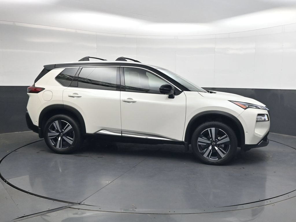 Used 2023 Nissan Rogue SL w/ SL Premium Package FWD image 4