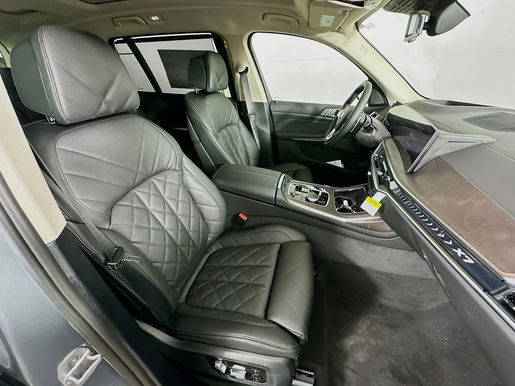 Used 2026 BMW X7 xDrive40i AWD/4WD image 35