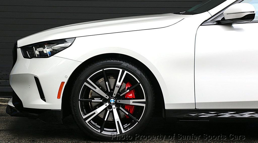 Used 2025 BMW 540i xDrive w/ Premium Package image 16