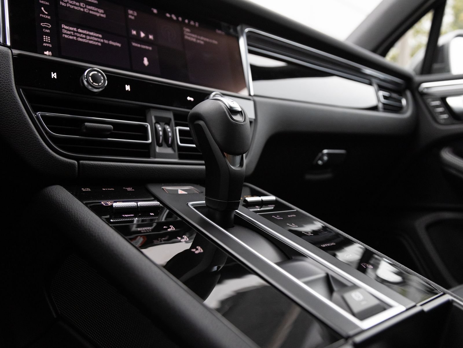 New 2026 Porsche Macan Turbo AWD/4WD image 27