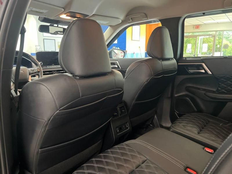 Used 2024 Mitsubishi Outlander SEL AWD/4WD image 18
