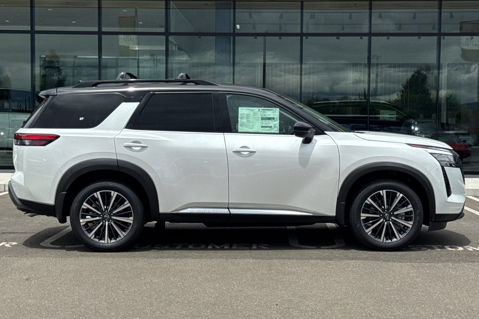 New 2026 Nissan Pathfinder Platinum AWD/4WD image 3