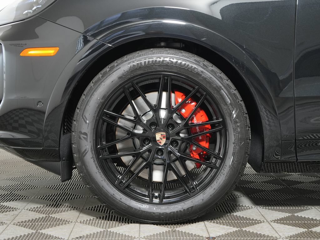 New 2026 Porsche Cayenne GTS AWD/4WD image 14