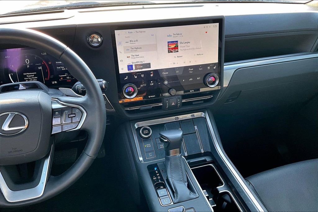 Used 2025 Lexus GX 550 w/ Cold Area Package AWD/4WD image 9