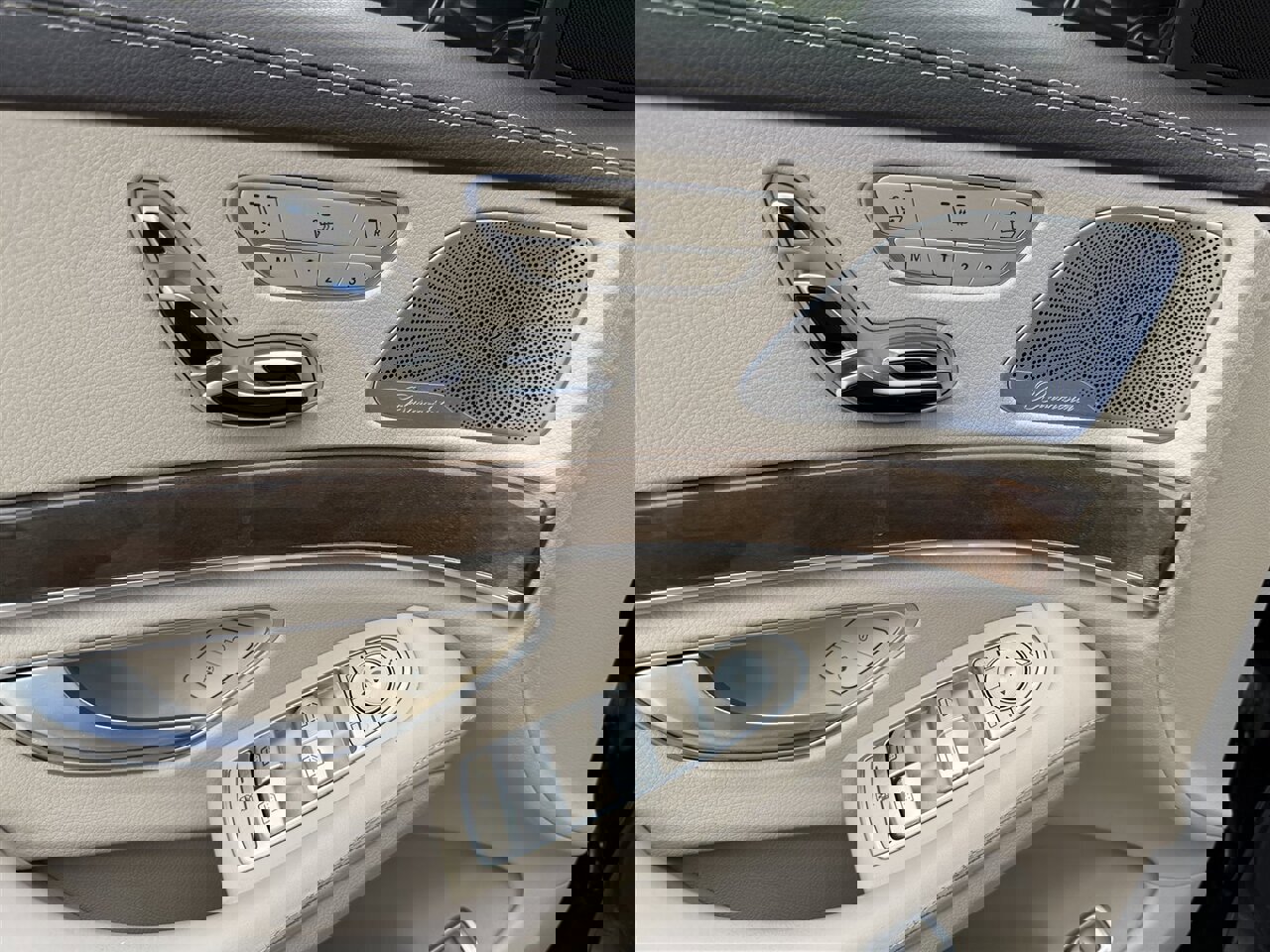 Used 2015 Mercedes-Benz S 550 4MATIC Sedan w/ Premium 1 Package image 19