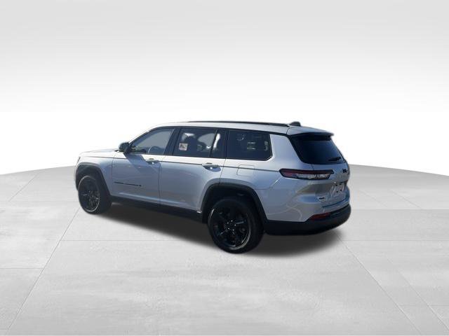 Used 2025 Jeep Grand Cherokee L Altitude AWD/4WD image 9