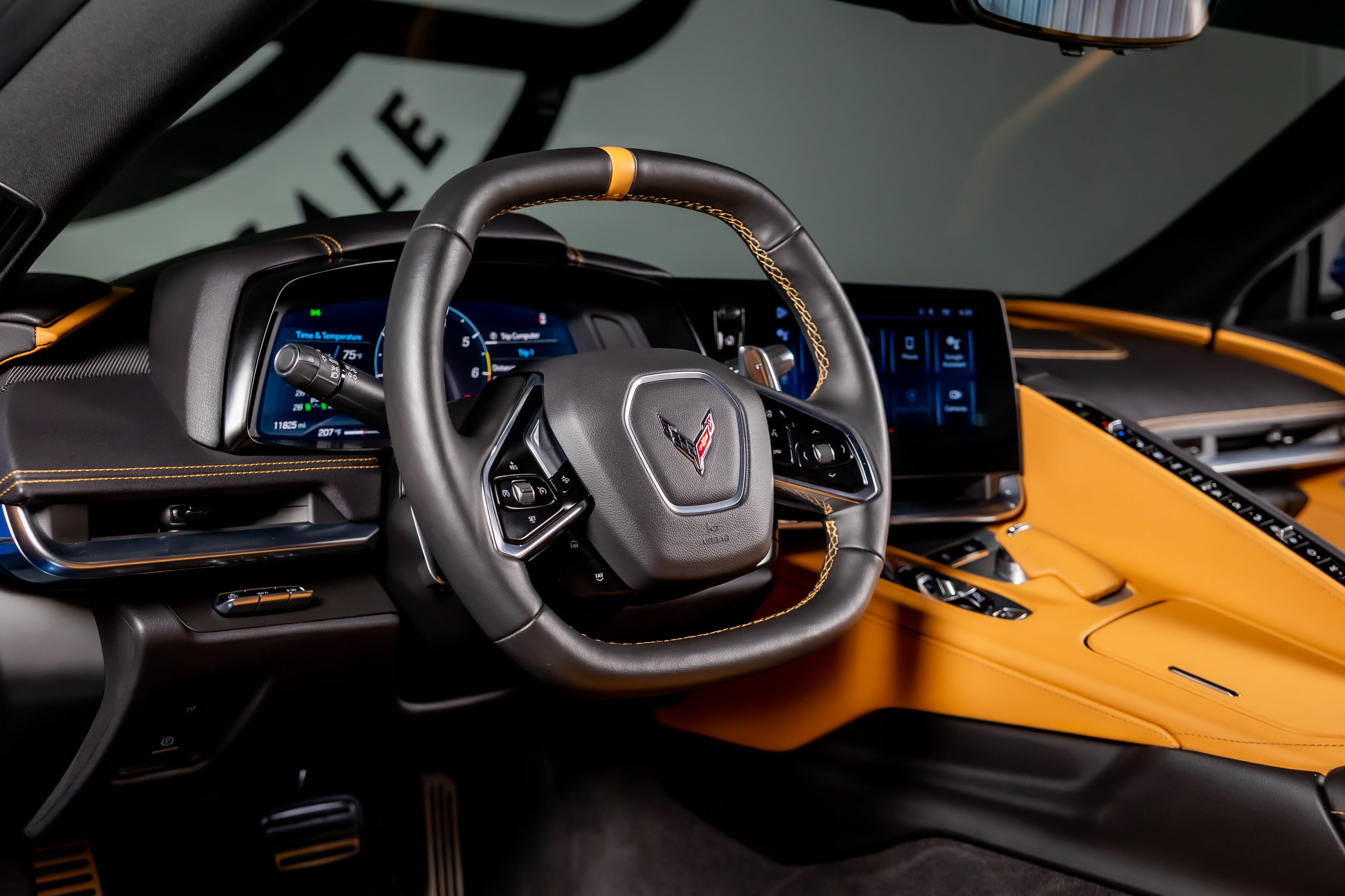 Used 2024 Chevrolet Corvette Stingray Preferred Cpe w/ Z51 Performance Package RWD image 3