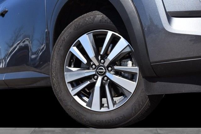 Certified 2024 Nissan Pathfinder SL image 3