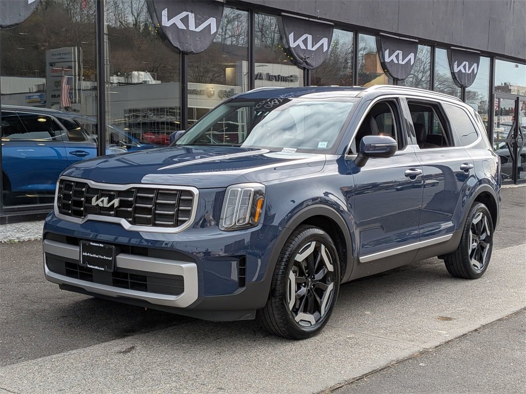 Certified 2023 Kia Telluride S image 2