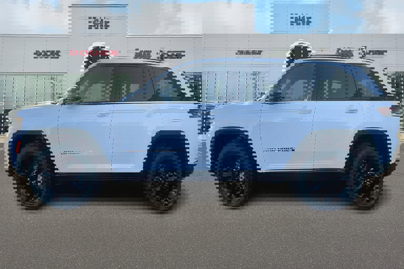 New 2025 Jeep Grand Cherokee Limited w/ Luxury Tech Group II image 3