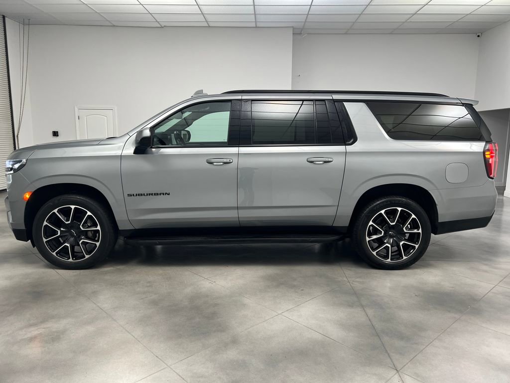 Used 2024 Chevrolet Suburban RST image 4