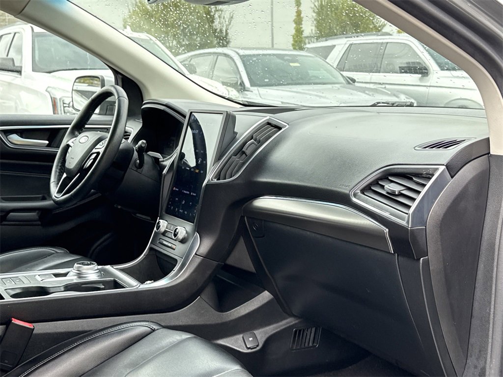 Used 2022 Ford Edge Titanium image 21