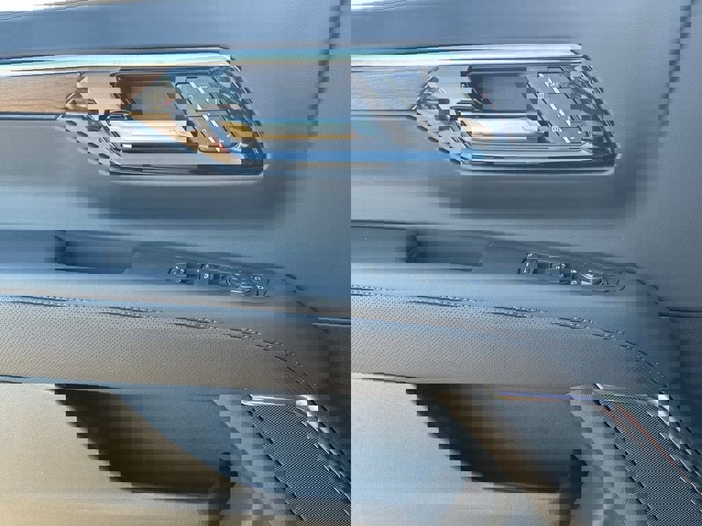 New 2026 Chevrolet Suburban High Country image 5