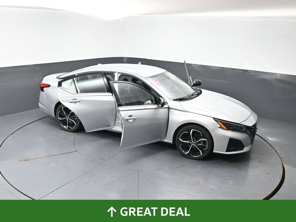 Used 2024 Nissan Altima 2.5 SR FWD image 59