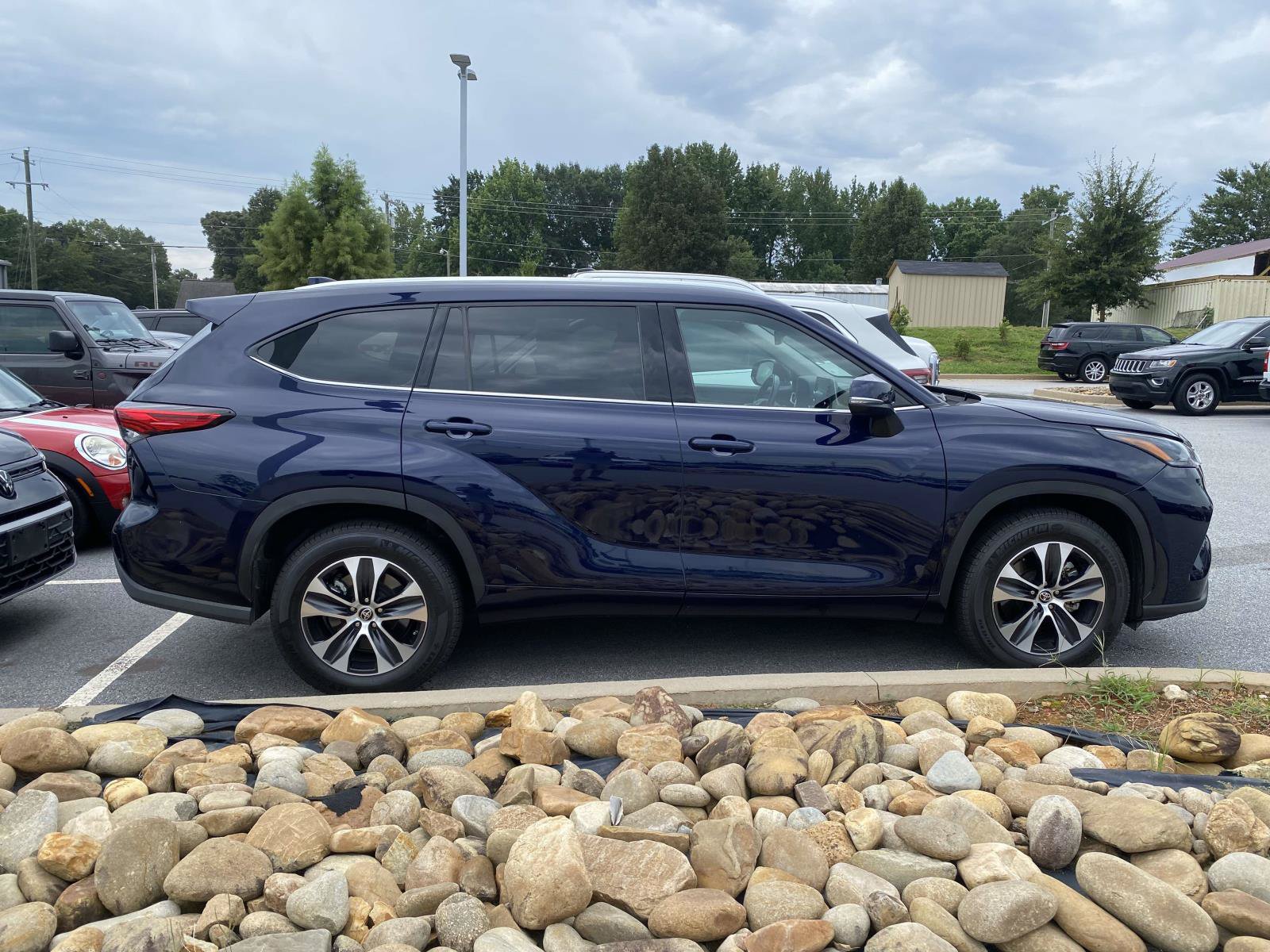 Used 2021 Toyota Highlander XLE FWD image 8