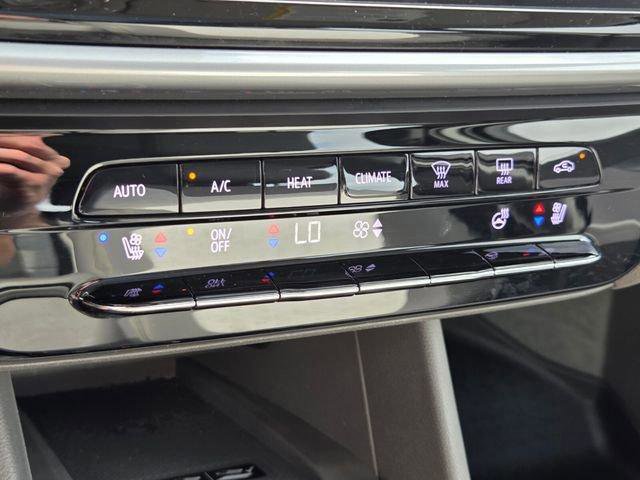 Used 2023 Chevrolet Bolt EUV Premier w/ Sun & Sound Package FWD image 19