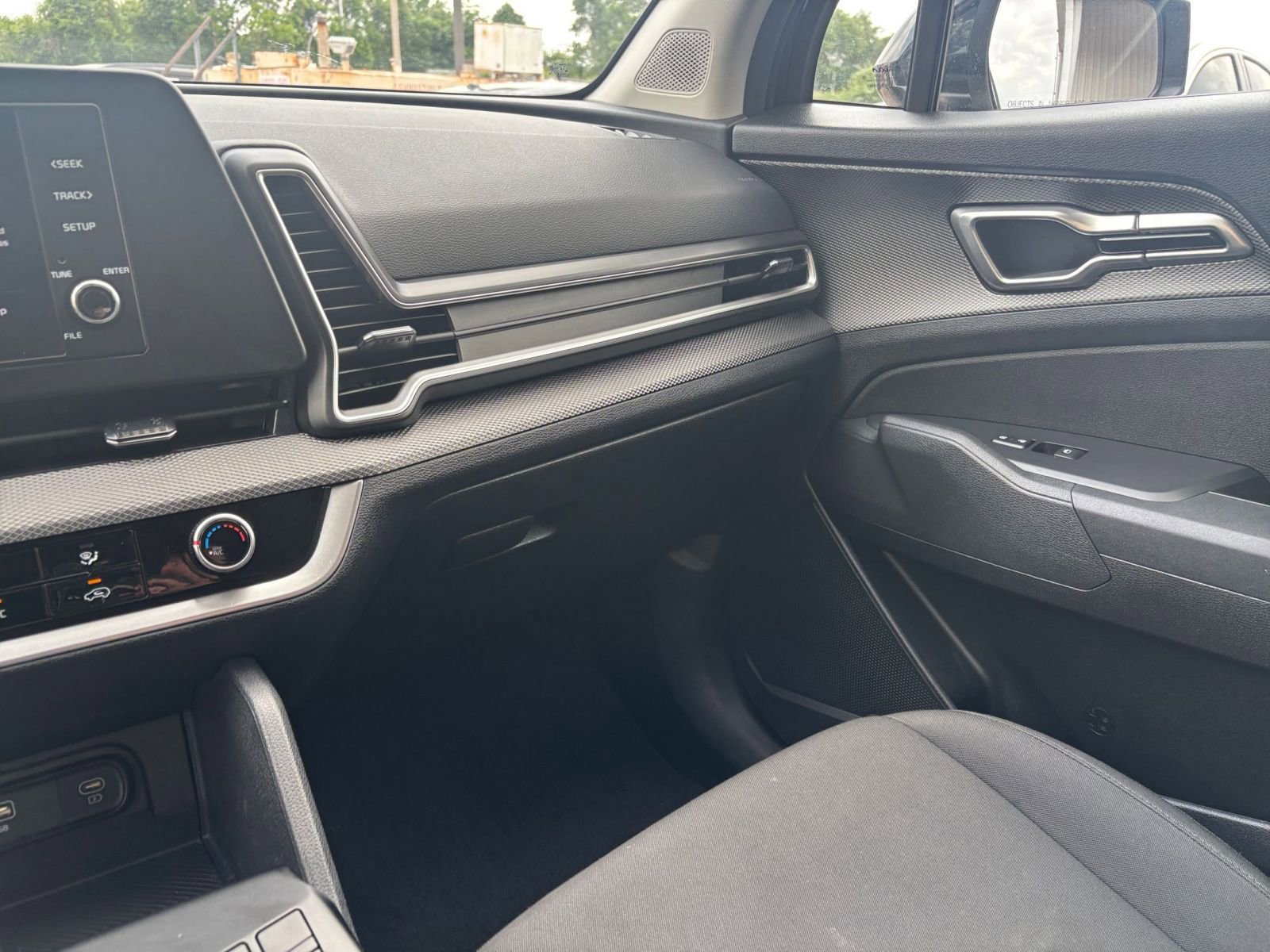 Used 2025 Kia Sportage LX image 34