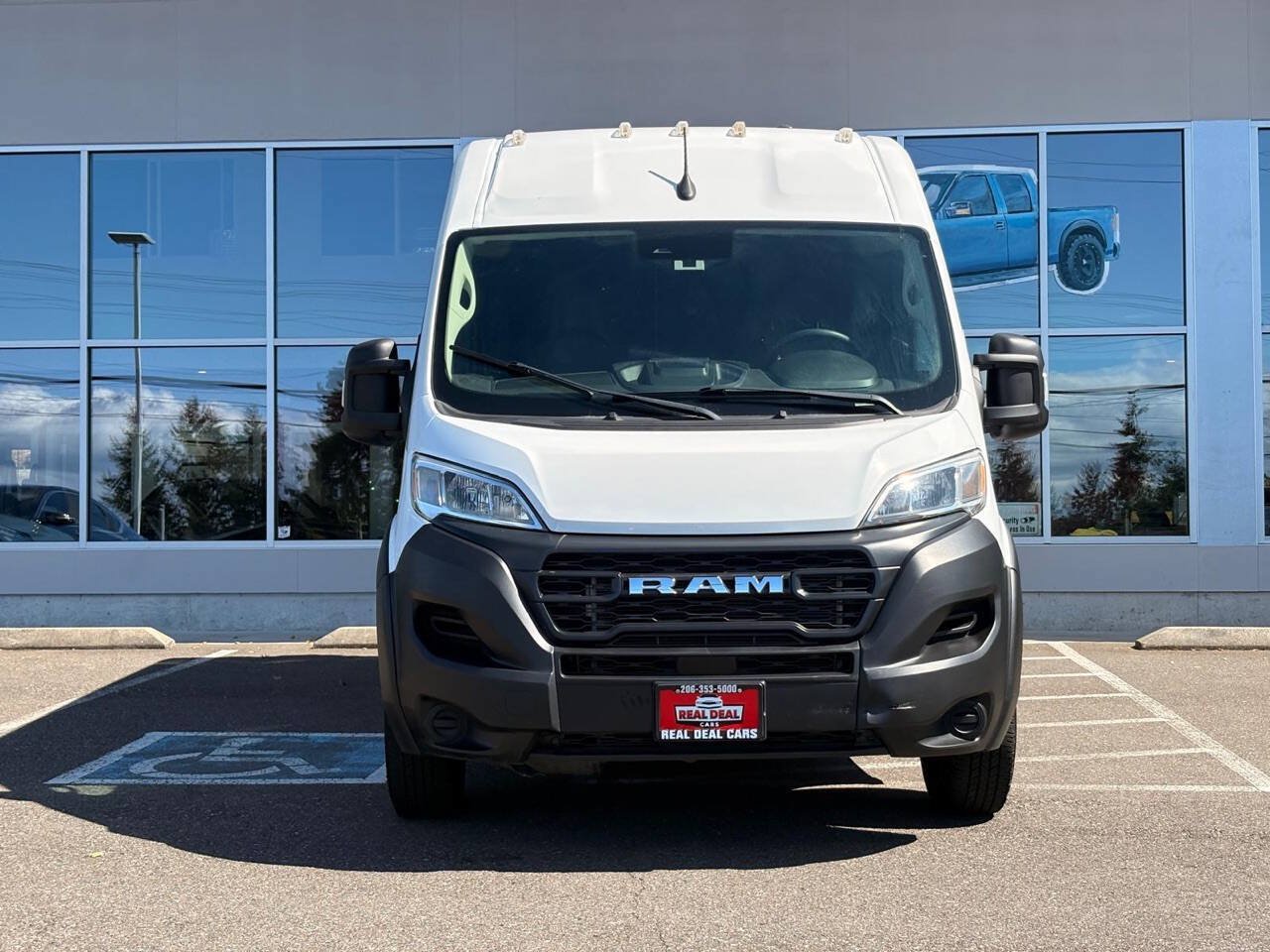 Used 2023 RAM ProMaster 2500 FWD image 3