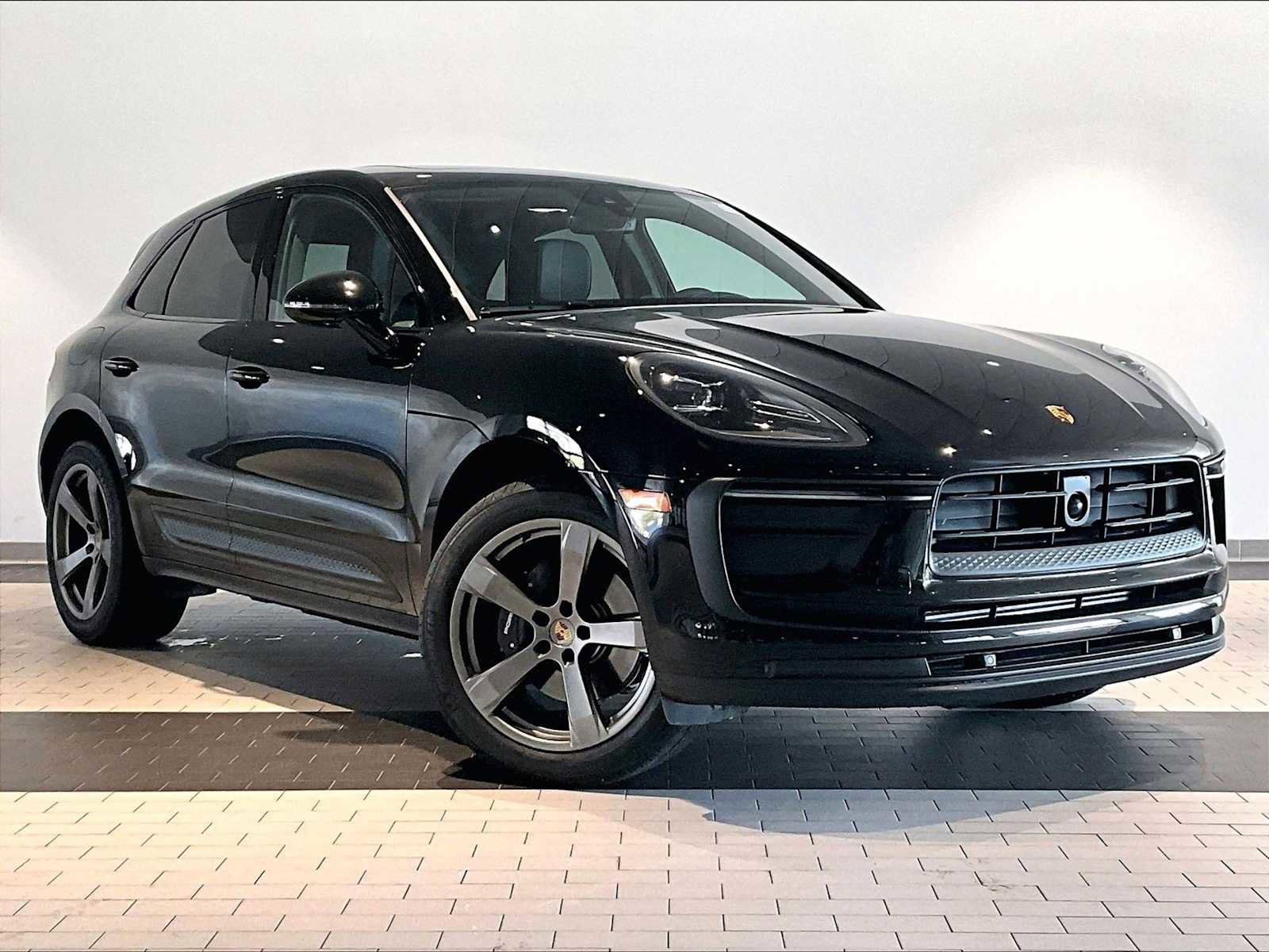 Used 2026 Porsche Macan image 12