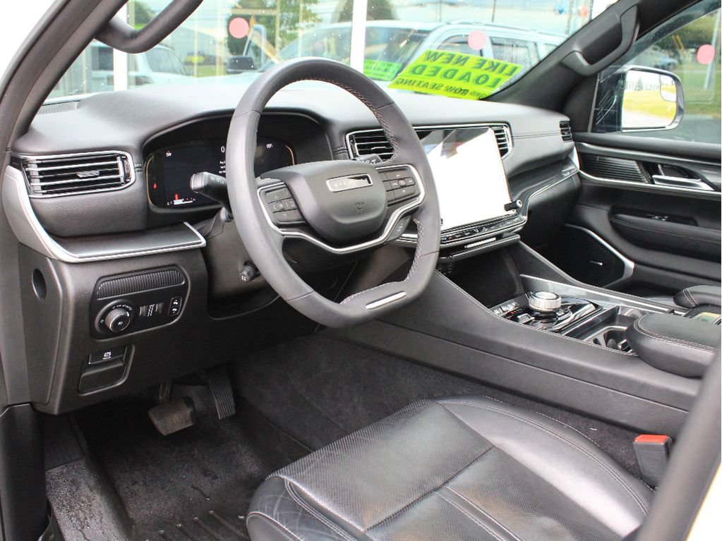 Used 2023 Jeep Wagoneer 4WD w/ Premium Group I image 12