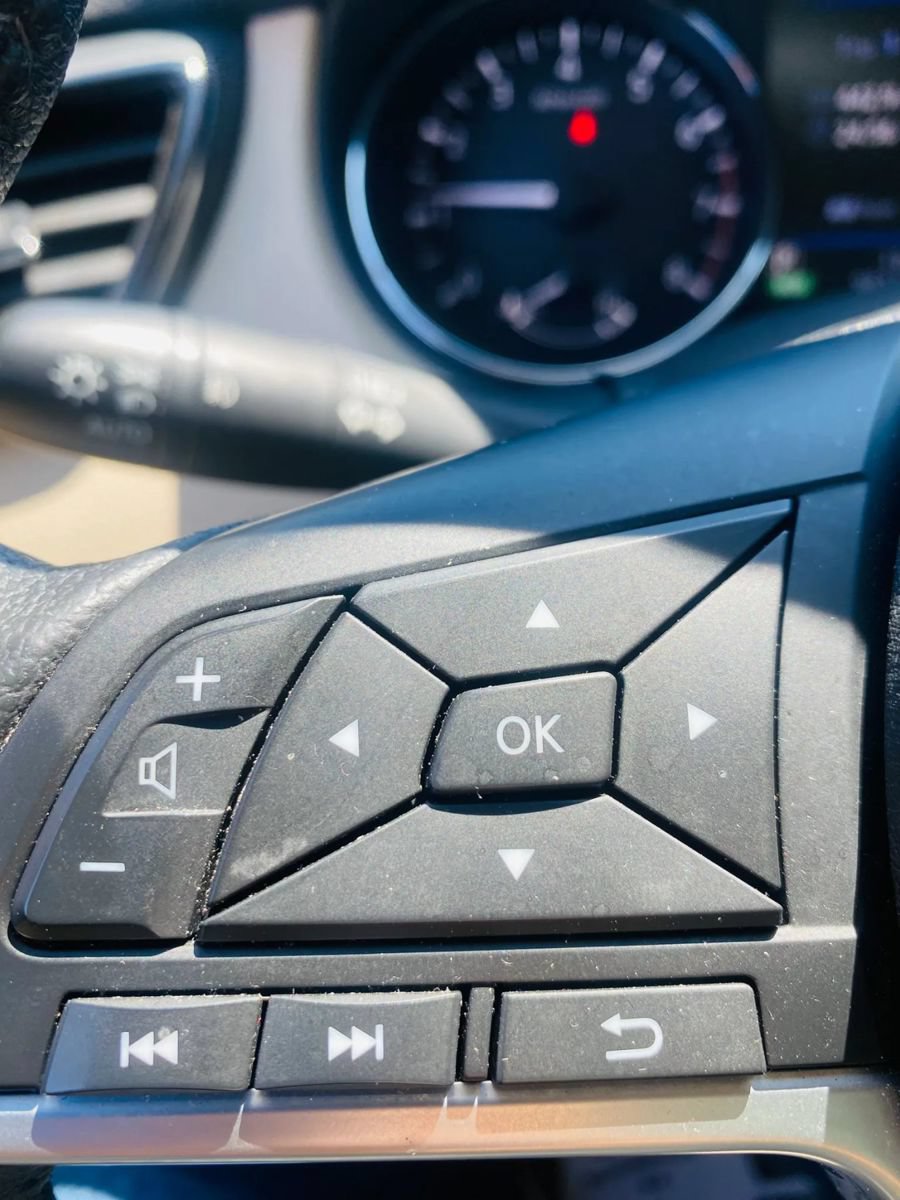 Used 2019 Nissan Rogue SV FWD image 10
