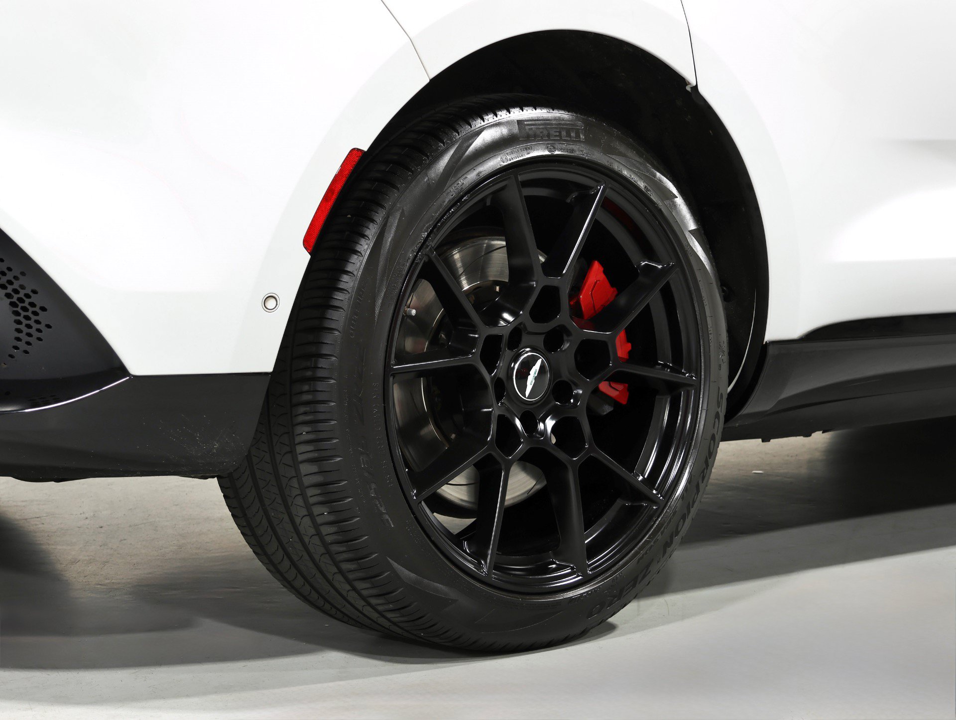Used 2021 Aston Martin DBX AWD/4WD image 33