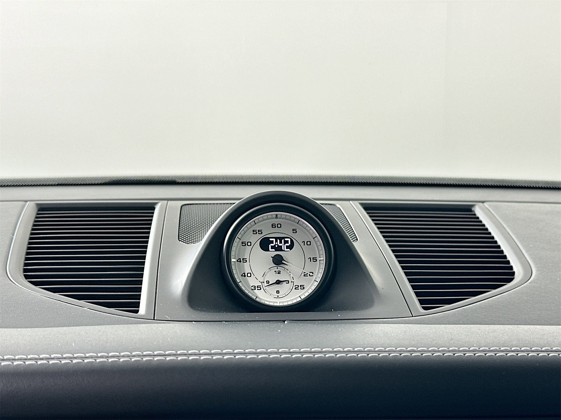 Certified 2022 Porsche Macan GTS image 25