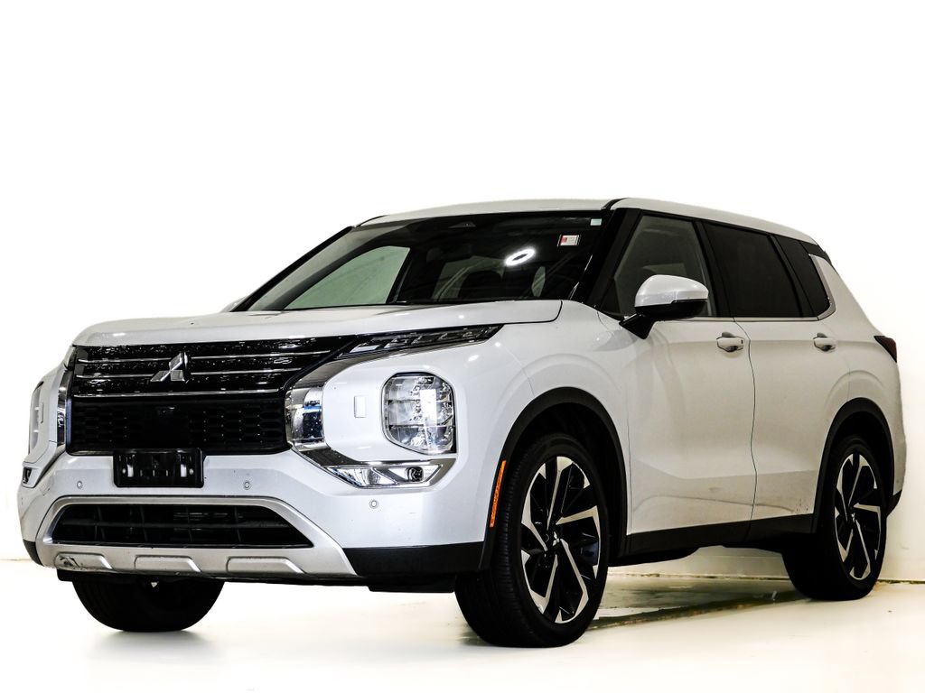 Used 2024 Mitsubishi Outlander SE AWD/4WD image 3