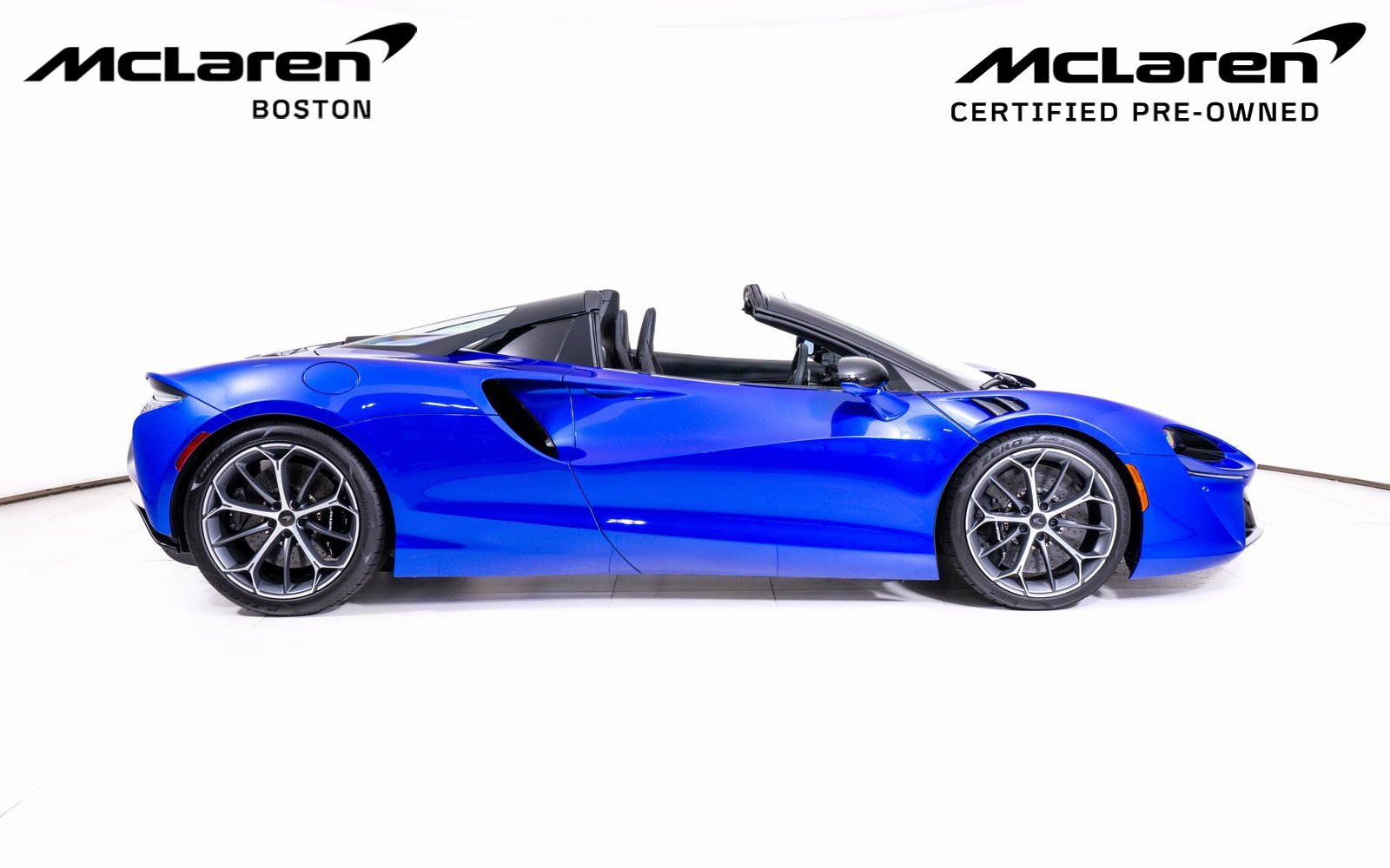 Used 2025 McLaren Artura Spider image 8
