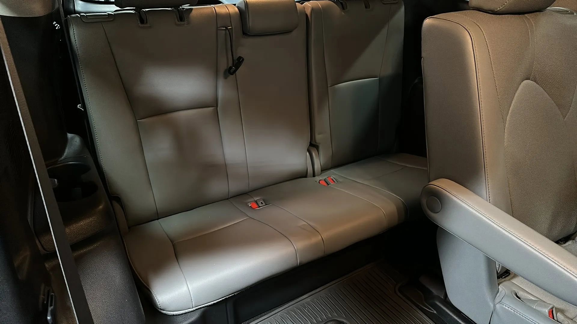 Used 2021 Toyota Highlander Limited image 19