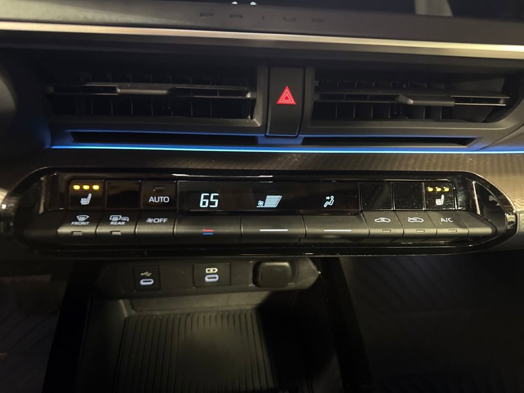 Used 2024 Toyota Prius XLE image 21