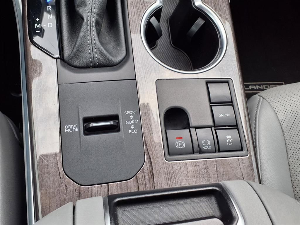 Used 2024 Toyota Highlander Platinum image 14