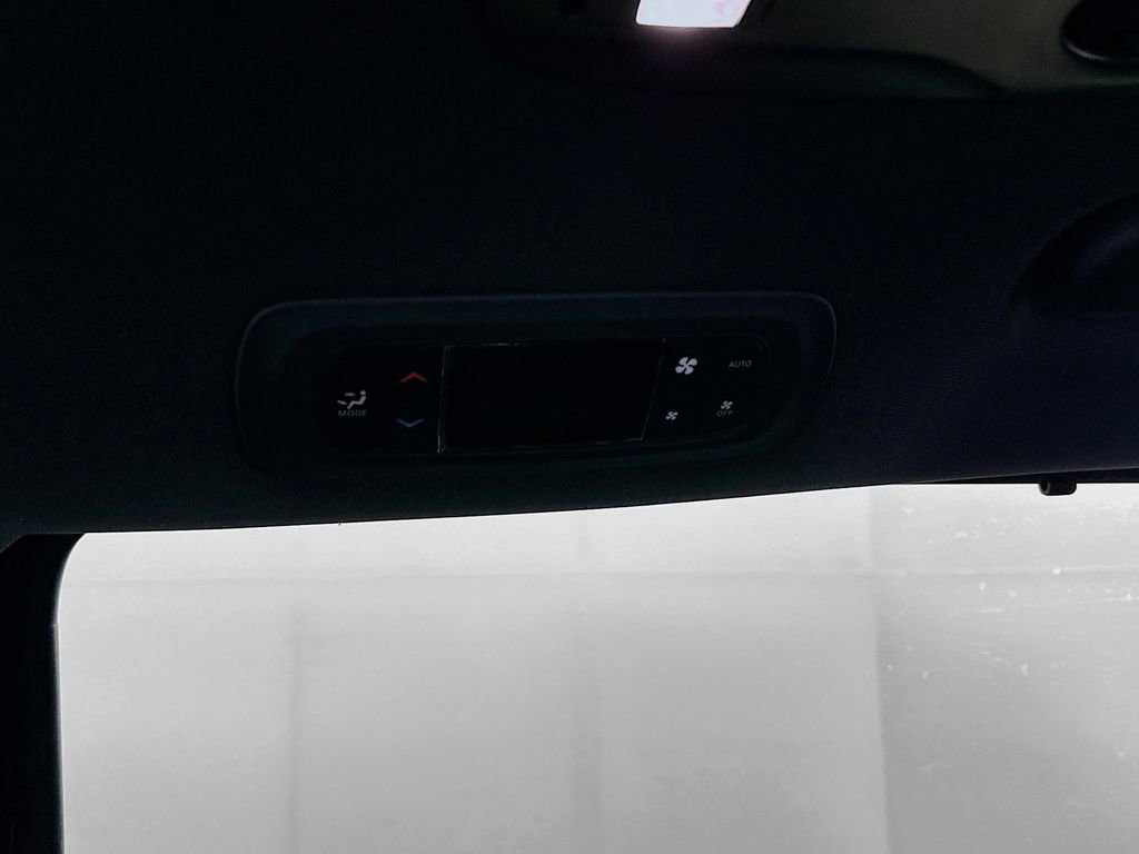 Certified 2025 Chrysler Pacifica Select image 32