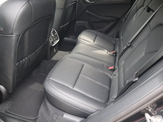 Certified 2024 Porsche Macan AWD/4WD image 24