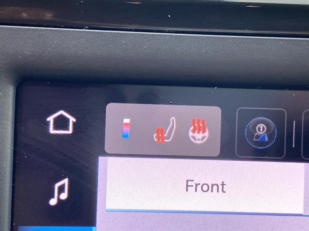 Used 2022 Chrysler Voyager LX image 10