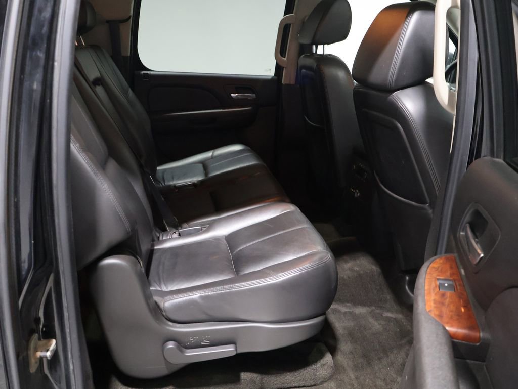 Used 2008 Chevrolet Suburban LT image 25