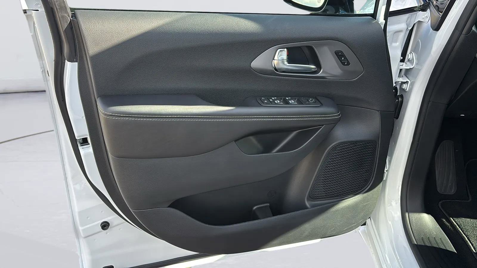 New 2026 Chrysler Pacifica Select image 24