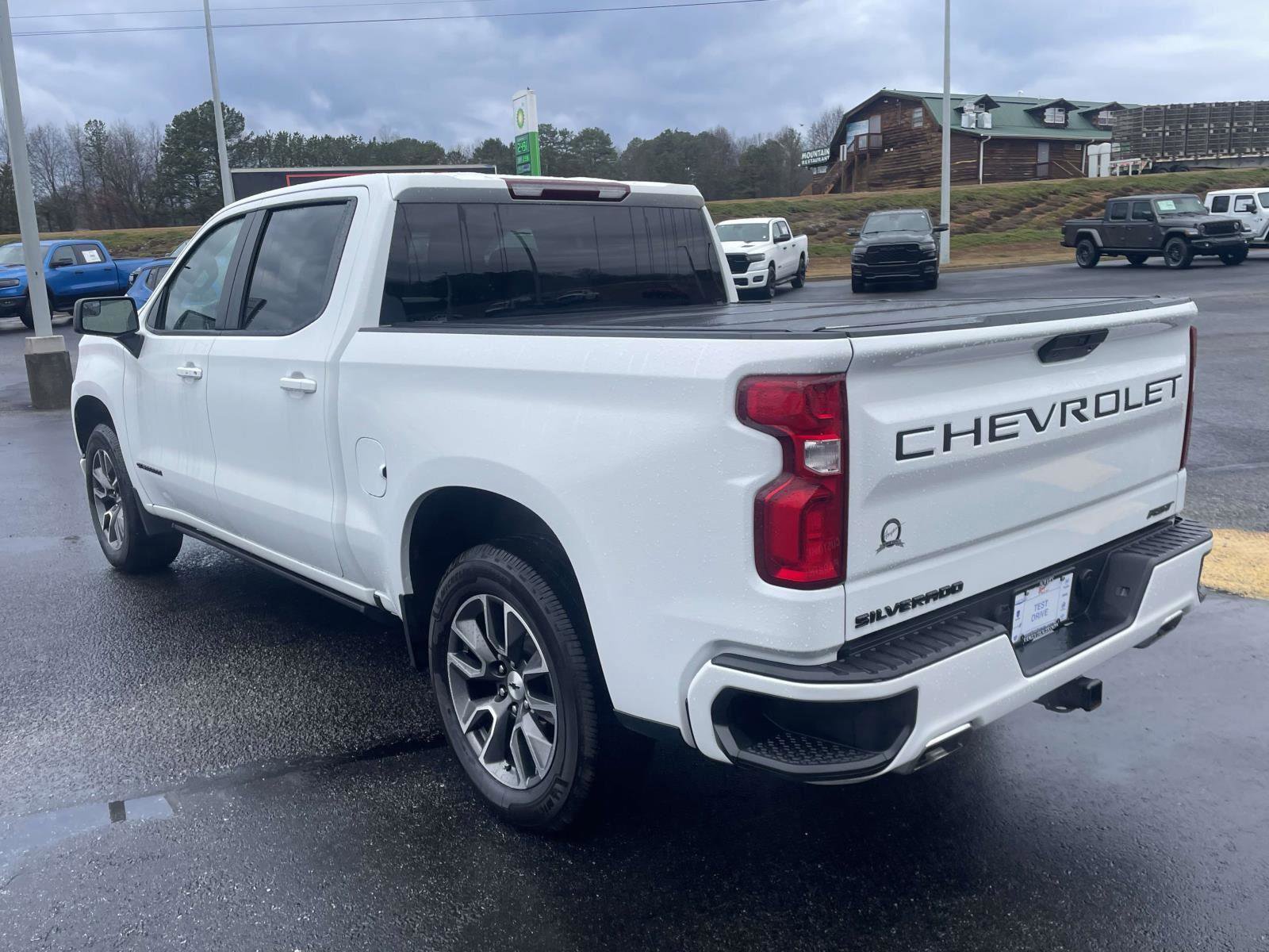 Used 2021 Chevrolet Silverado 1500 RST image 3