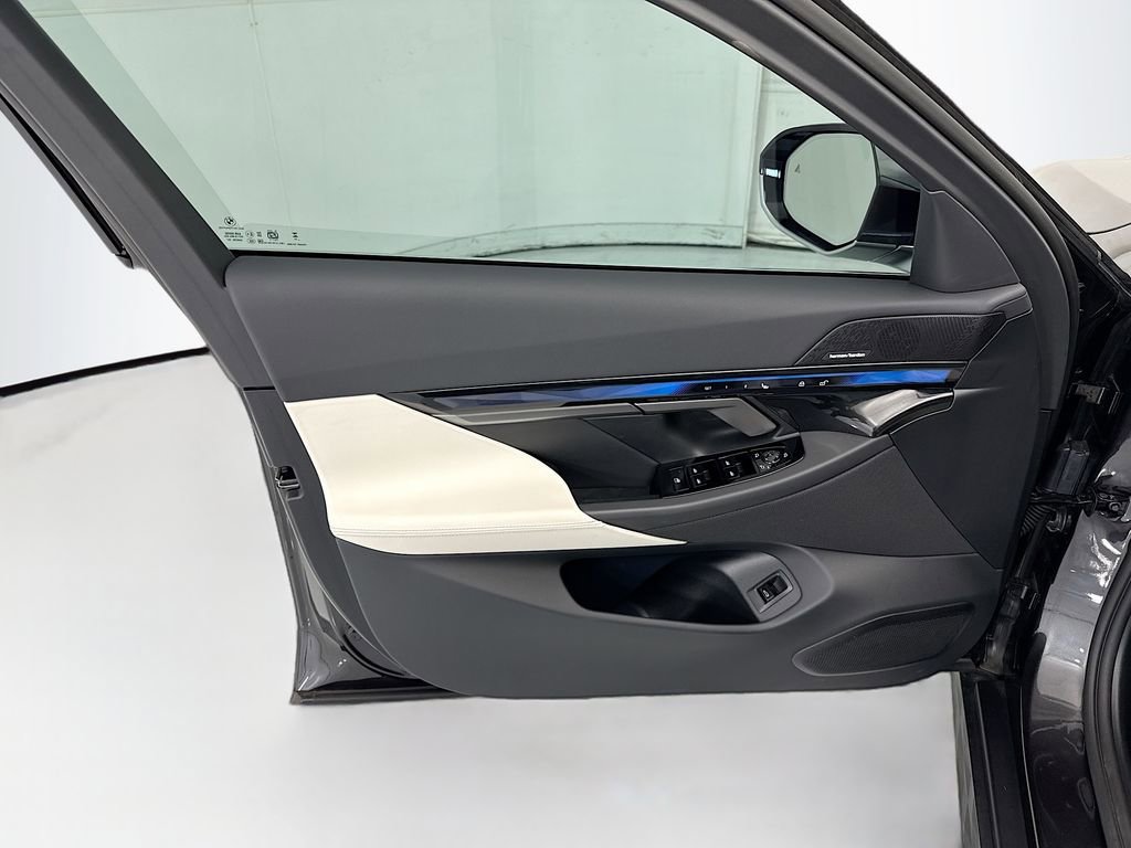 Certified 2026 BMW i5 eDrive40 w/ Premium Package RWD image 23