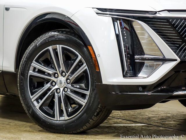 New 2025 Cadillac Lyriq Luxury w/ LPO, Floor Liner Package AWD/4WD image 3